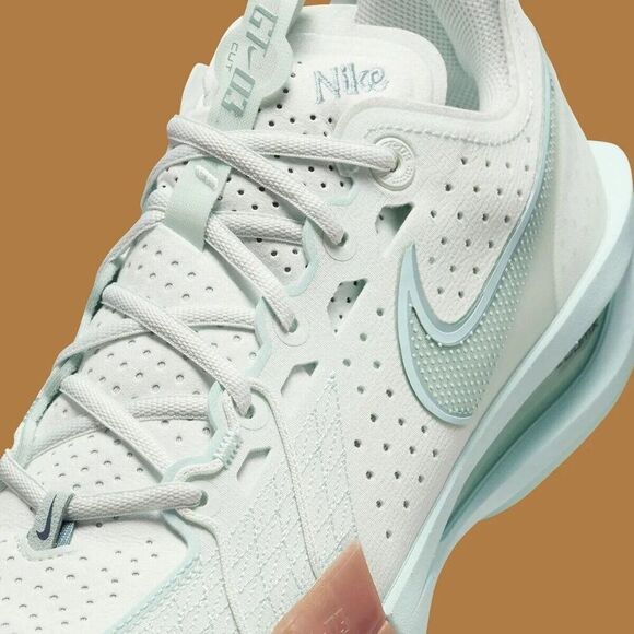 Athletic_Shoes